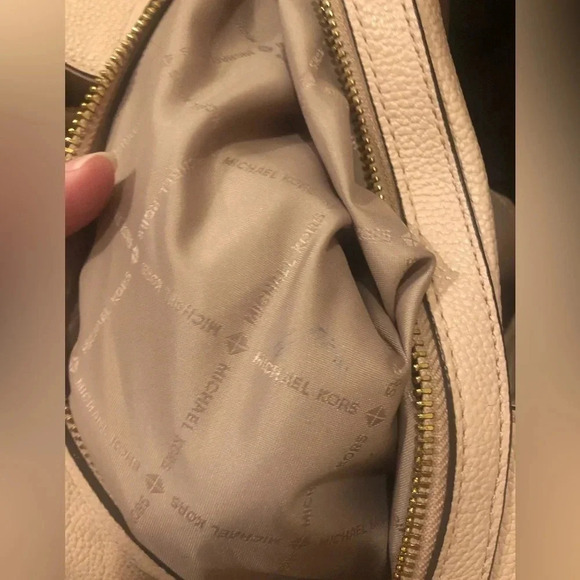Michael Kors Raven tote bag in soft pink - Picture 12 of 16